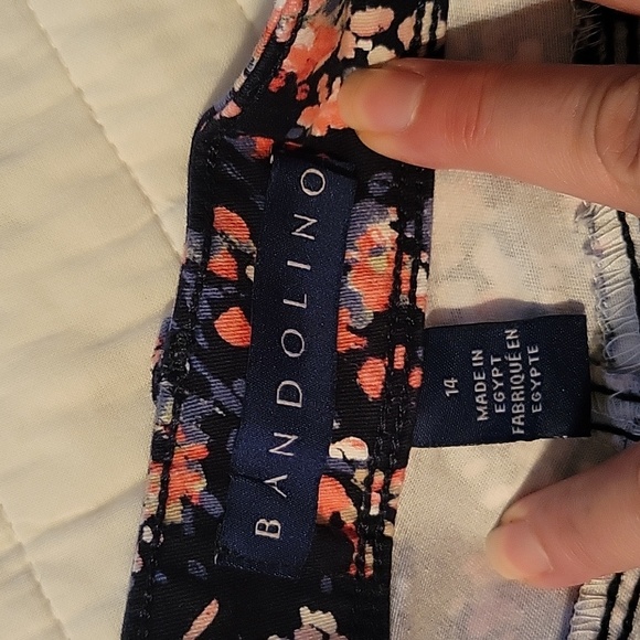 Bandolino floral capris - Picture 2 of 2